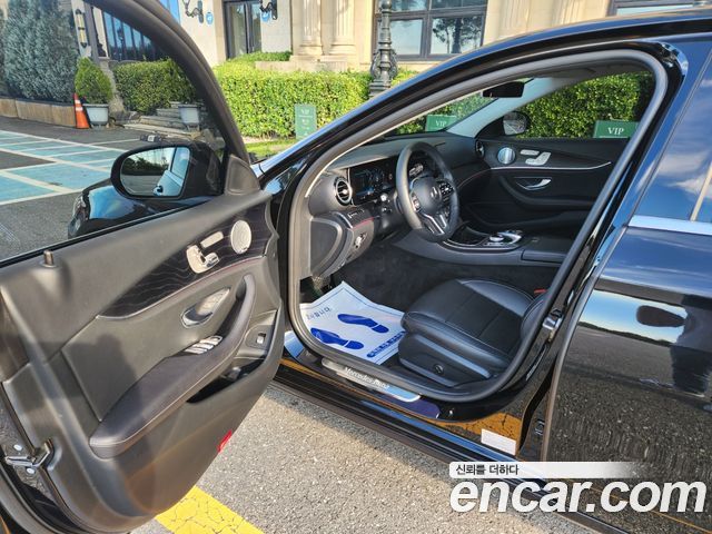 Mercedes-Benz E-Class 2020 — photo 11