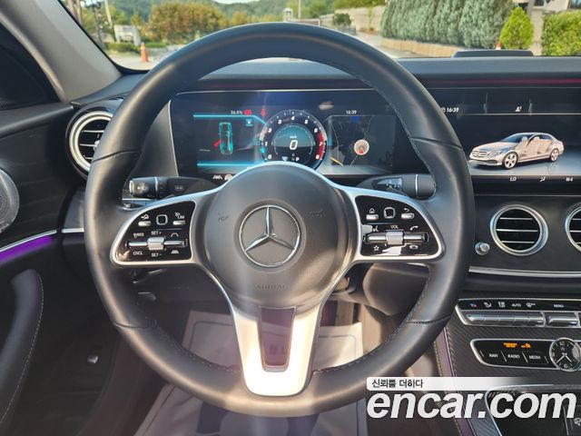 Mercedes-Benz E-Class 2020 — photo 13
