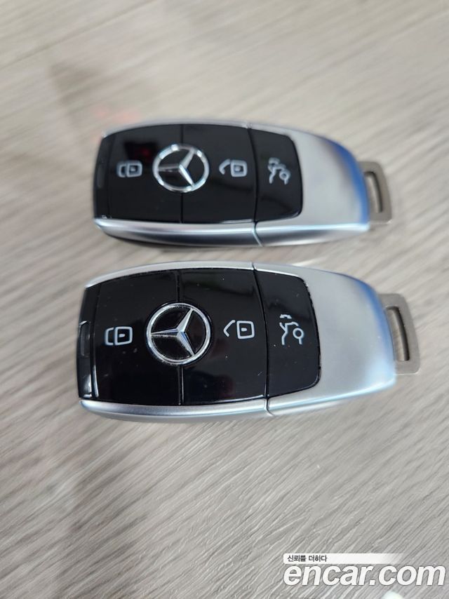 Mercedes-Benz E-Class 2020 — photo 18