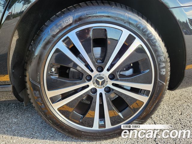 Mercedes-Benz E-Class 2020 — photo 19