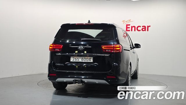 Kia Canival 2019 — photo 4