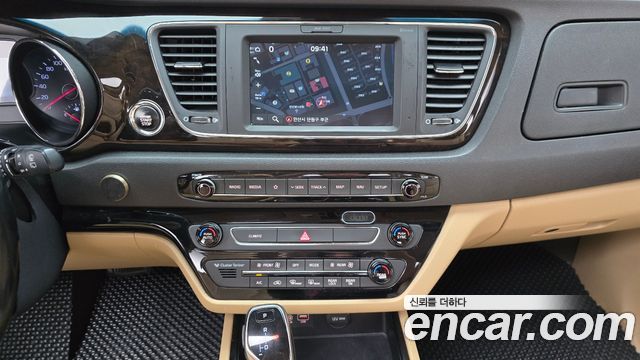 Kia Canival 2019 — photo 17