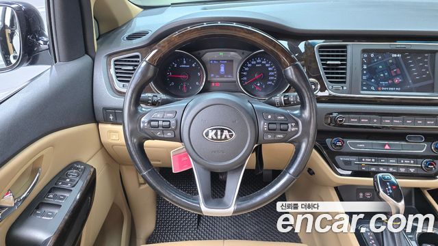 Kia Canival 2019 — photo 18