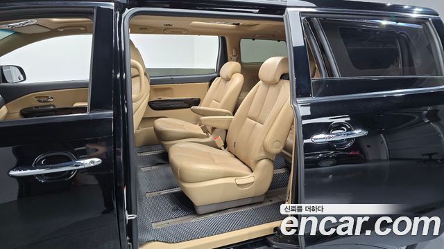 Kia Canival 2019 — photo 16