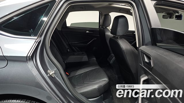 Volkswagen Jetta 2021 — photo 17