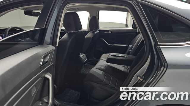 Volkswagen Jetta 2021 — photo 18