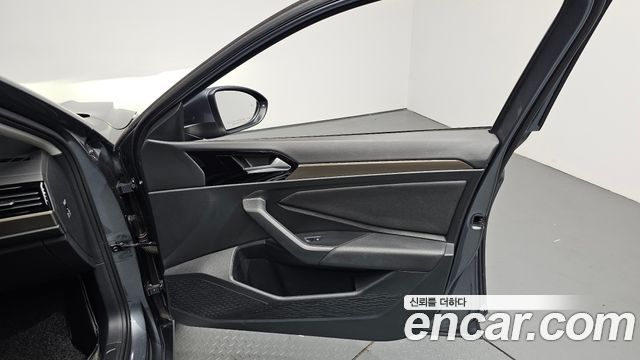 Volkswagen Jetta 2021 — photo 14