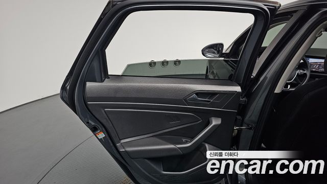 Volkswagen Jetta 2021 — photo 15