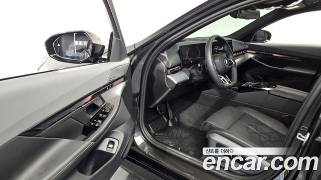 BMW 5-Series 2026 — photo 13