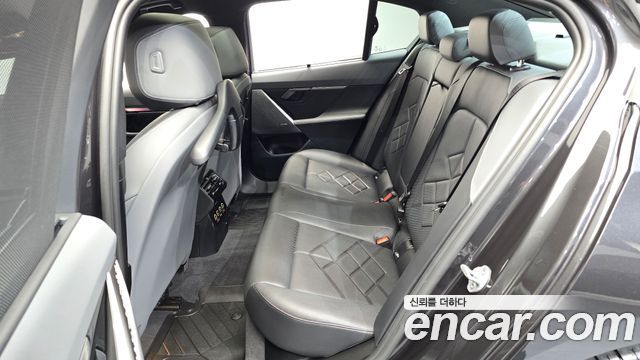 BMW 5-Series 2026 — photo 17