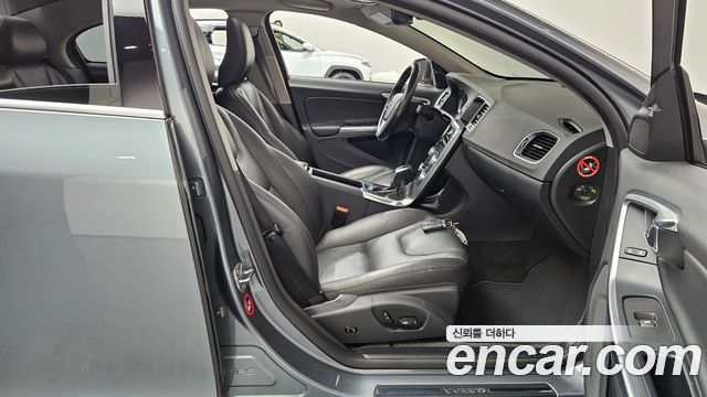 Volvo S60 2016 — photo 11