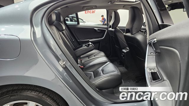 Volvo S60 2016 — photo 12