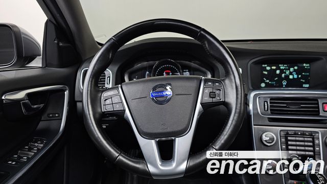 Volvo S60 2016 — photo 13