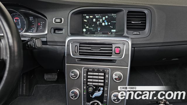 Volvo S60 2016 — photo 14