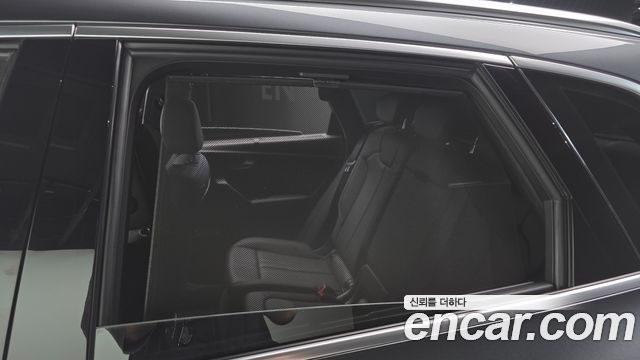 Audi Q5 2022 — photo 28