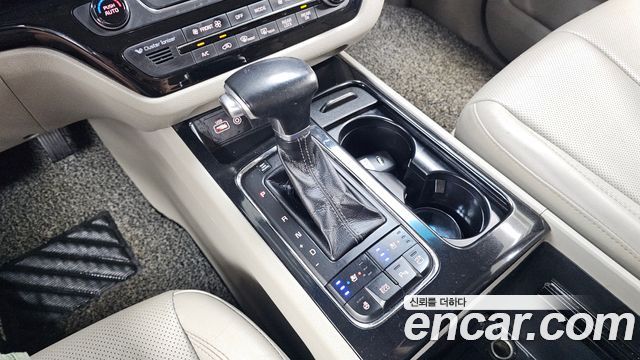 Kia Canival 2018 — photo 9