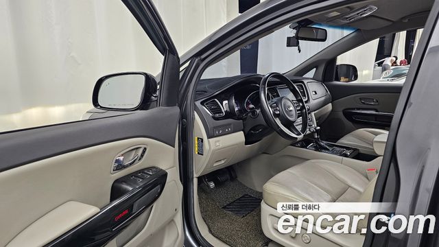 Kia Canival 2018 — photo 10