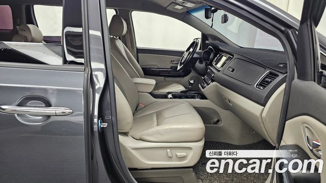 Kia Canival 2018 — photo 11