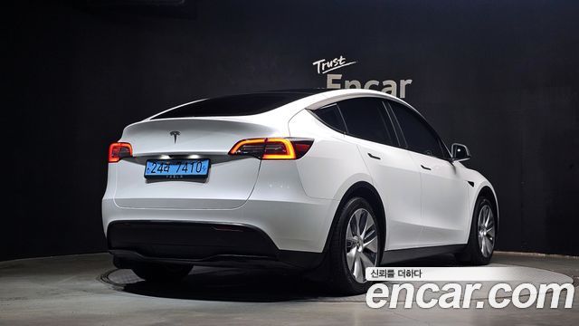 Tesla Model Y 2024 — photo 2