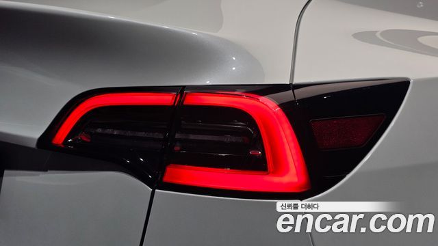 Tesla Model Y 2024 — photo 9