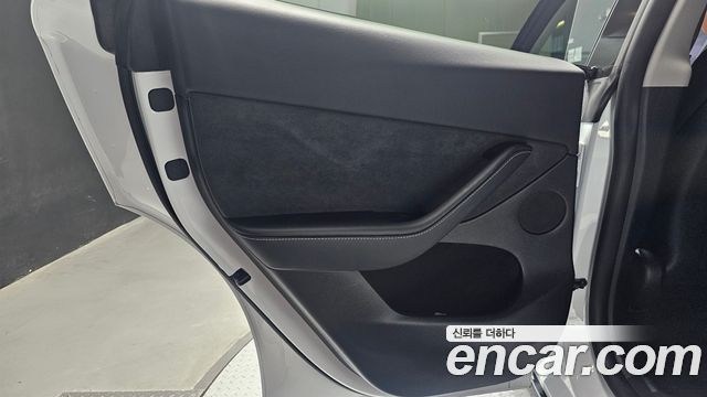 Tesla Model Y 2024 — photo 15