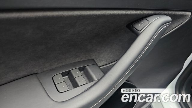 Tesla Model Y 2024 — photo 28