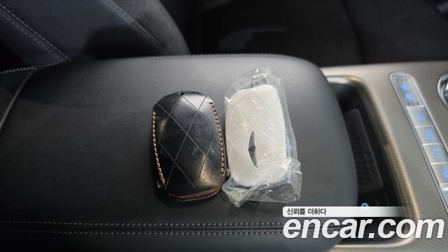 Genesis GV60 2022 — photo 20