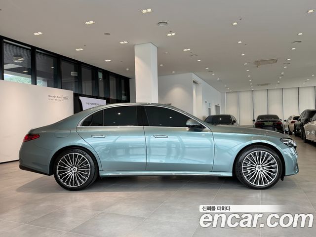 Mercedes-Benz E-Class 2026 — photo 9