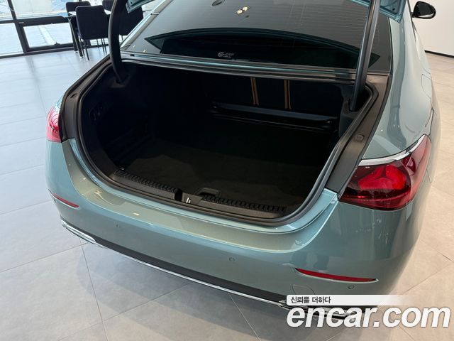 Mercedes-Benz E-Class 2026 — photo 10