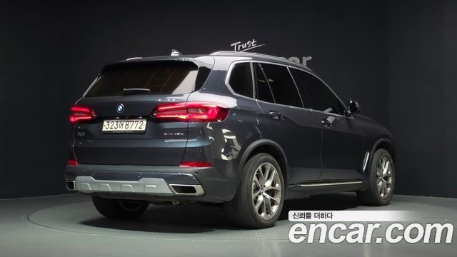 BMW X5 2021 — photo 2