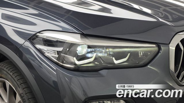BMW X5 2021 — photo 8