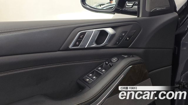 BMW X5 2021 — photo 16