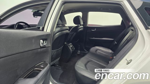 Kia K5 2016 — photo 13