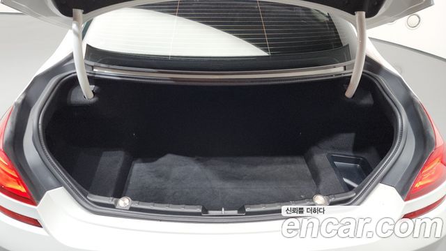 BMW 6-Series 2018 — photo 25
