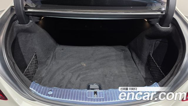 Mercedes-Benz S-Class 2019 — photo 26