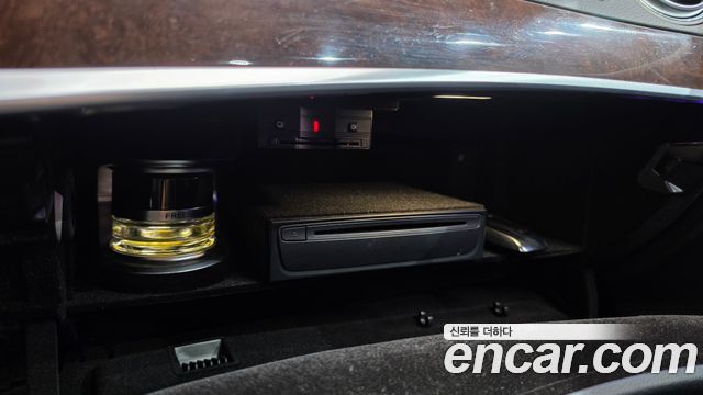 Mercedes-Benz S-Class 2019 — photo 35