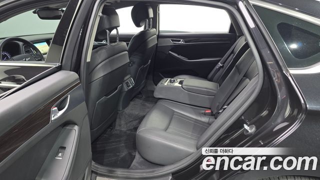 Genesis G80 2018 — photo 18
