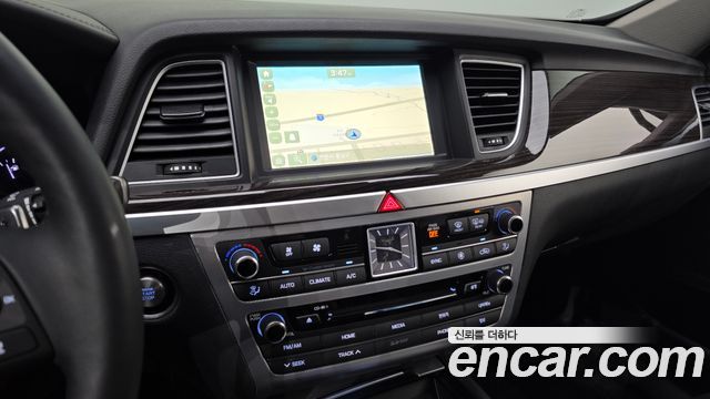Genesis G80 2018 — photo 19