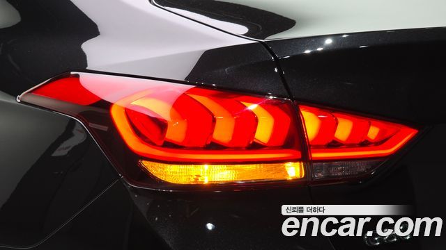 Genesis G80 2018 — photo 9