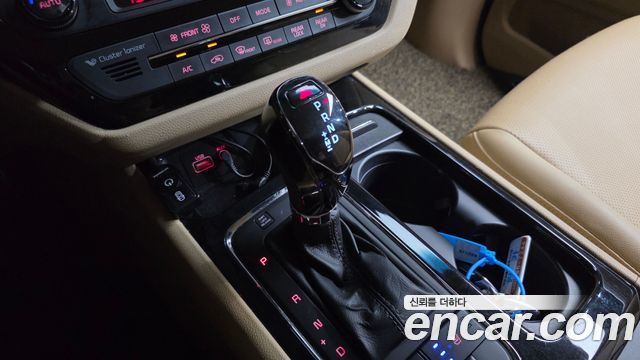 Kia Canival 2018 — photo 12