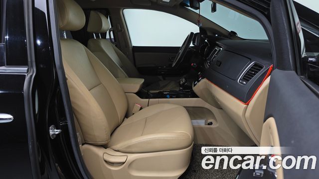 Kia Canival 2018 — photo 17