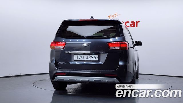 Kia Canival 2016 — photo 4