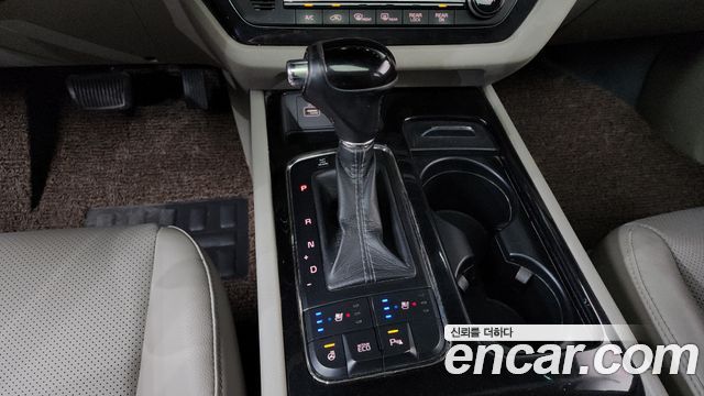 Kia Canival 2016 — photo 9