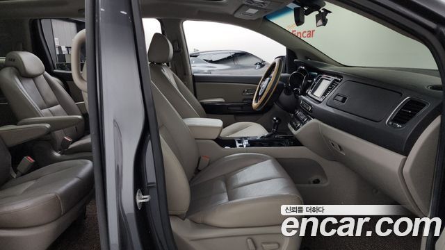 Kia Canival 2016 — photo 11
