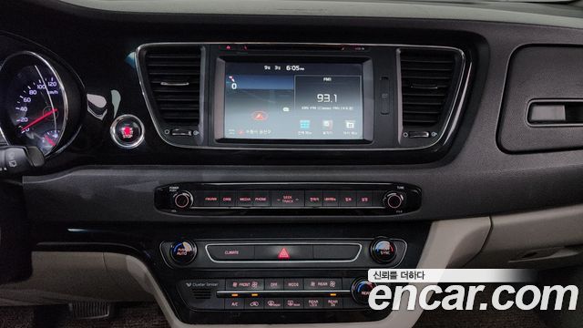 Kia Canival 2016 — photo 13