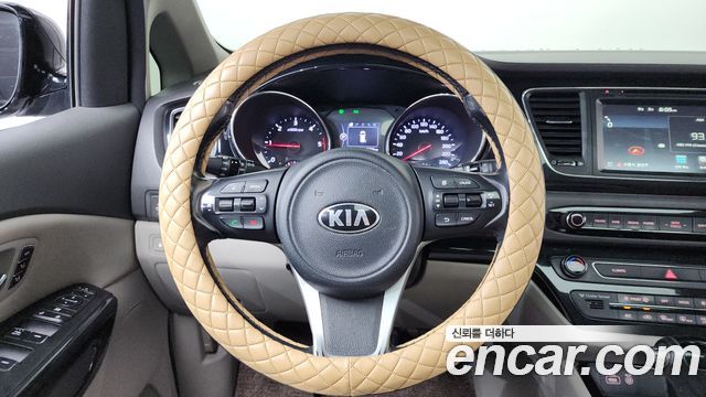 Kia Canival 2016 — photo 14