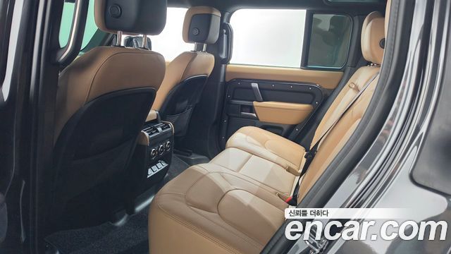 Land Rover Defender 2026 — photo 17