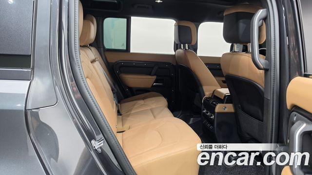 Land Rover Defender 2026 — photo 25