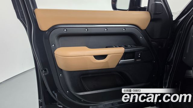 Land Rover Defender 2026 — photo 14