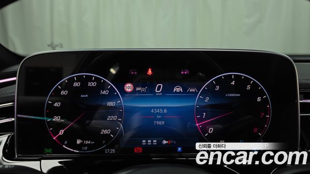 Mercedes-Benz E-Class 2024 — photo 11